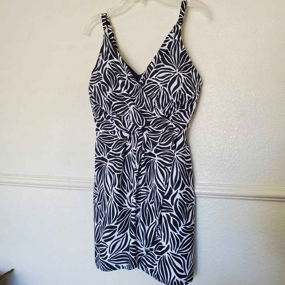 Lands End Womens Black White Leaf Print Swim Dress V-Neck One Piece Size M
